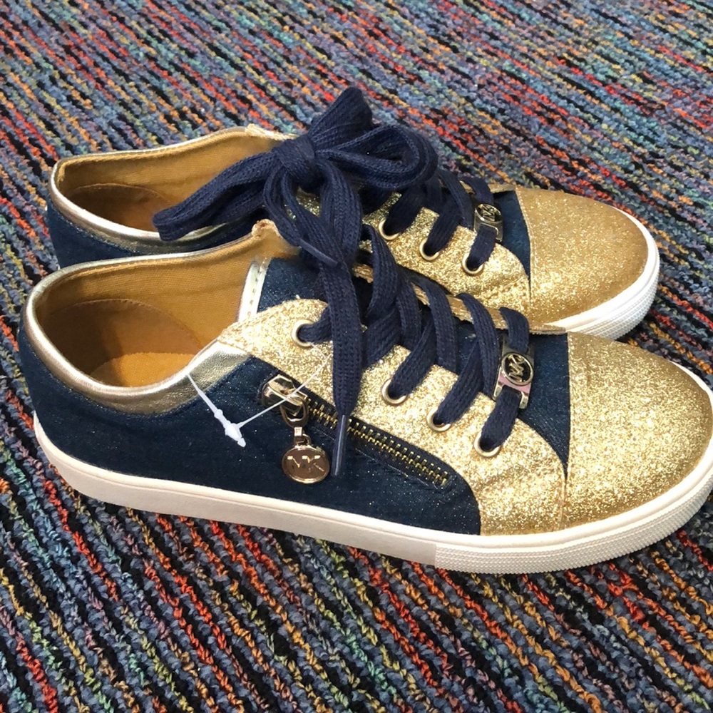 NWOT - Michael KORS girls size 2 sneakers
